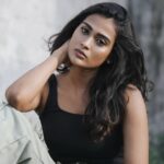 Poornima Ravi Instagram - Stay Gold 🪙 . . @poovarasan_mdp #poornimaravi