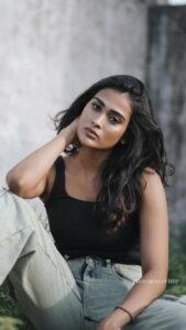 Poornima Ravi Instagram - Stay Gold 🪙
.
.
@poovarasan_mdp 

#poornimaravi