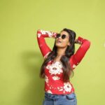 Poornima Ravi Instagram - Enaku Raja va nan vaazhuren!! Edhuvum ilanalum aaluren! Rakita rakita rakita!! 😛 Pc: @hariajith__ #poornimaravi #araathi
