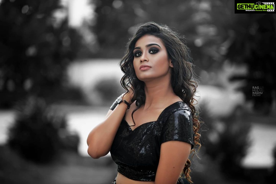 Poornima Ravi Instagram - முப்பொழுதும் உன் கற்பனையில்! Pc: @raghul_raghupathy , @gk_.photography._ Mua: @b3bridalstudio Retouch @viewsbymanig #poornimaravi