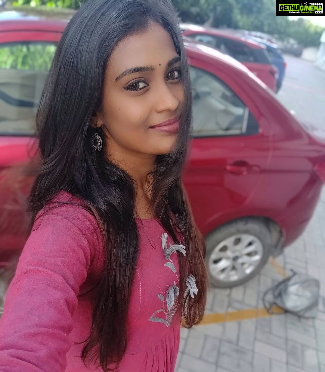 Poornima Ravi Instagram - Wind, hair and Pimple on my face 😁 Happy evening! #poornimaravi