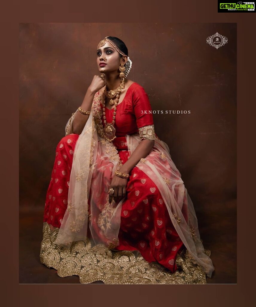 Poornima Ravi Instagram - Costume: @uttara_trulyurs Makeup: @beenusartistry Photography: @kishore_frederick Jewellery: @new_ideas_fashions Location: @delo_studios