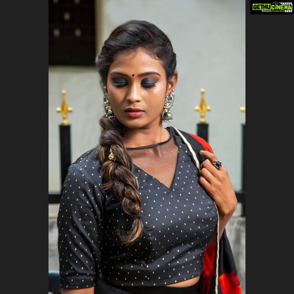 Poornima Ravi Instagram - Costume: @tina_couture1607 Jewellery: @muthucharam_2018 Make up: @sa_makeoverartist Photography: @udhaya_kumar95
