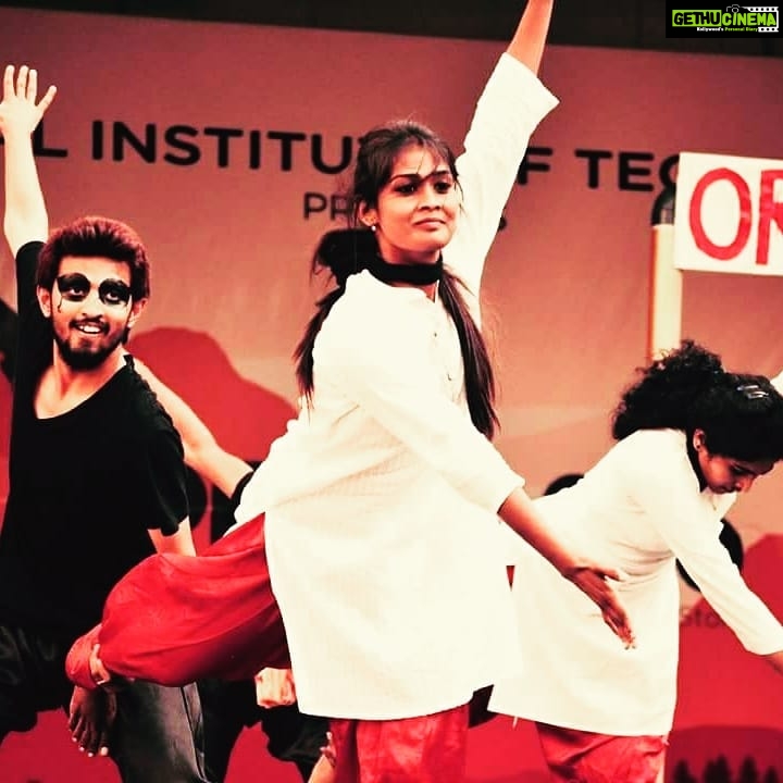 Poornima Ravi Instagram - Happy International dance day!! ❤️❤️ Missing scenes happening!! Those dancing days were the best!! Late post though!!