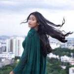 Poornima Ravi Instagram - That sudden turn, when chetta says "madam bread omlette ready" 😁😜 costume: @tina_couture1607 Captured by @raghul_raghupathy #poornimaravi