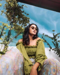 Poornima Ravi Instagram - Feeling green and fabulous 💚🕶️

Makkale have you started watching #BB7 ? 

Pc : @bricabrac.in
Costume: @meerameera545