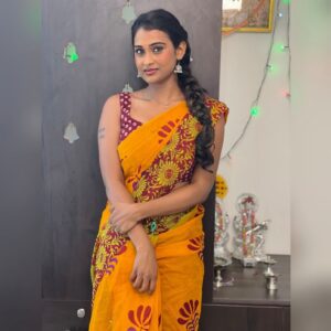 Poornima Ravi Instagram - Aadi Veli special pic ❤️

Blouse designed by @uttara_trulyurs 
Saree from Amma's wardrobe
Saree draped by Amma
Self Make up 😁

#poornimaravi #araathi #sareelove #saree