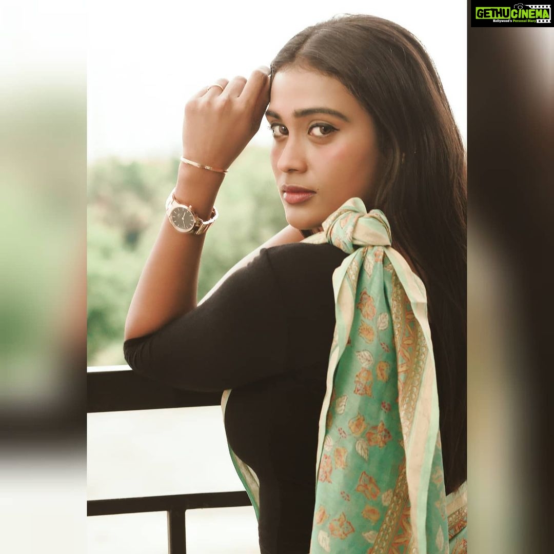 Poornima Ravi Instagram - I know we are going through toughest TIMES of our lives. Make use of every second, minute and hour to the fullest and never let you regret about your past TIMES. Only reason to be alive is to enjoy Your TIME. Elevate your everyday with the perfect TIME on your wrist. Go shop your @danielwellington now. Use my code "DWXPOORNIMA" to get a 15% off at checkout. #danielwellington Pc: @balaji.sha.g #poornimaravi #araathi #watch #time #love #fun #enjoylife #enjoyenjaami #times