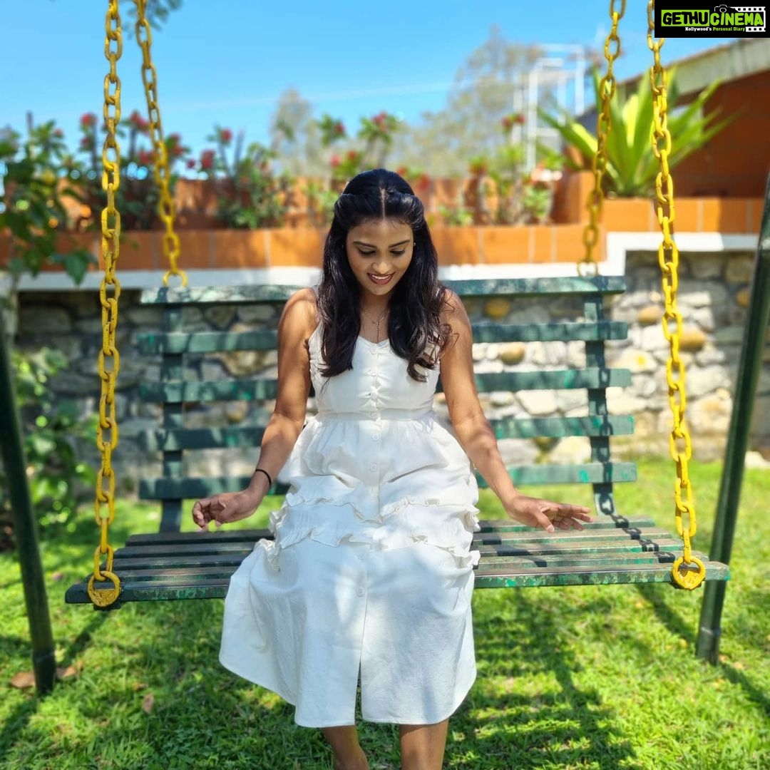 Poornima Ravi Instagram - Stretch back and swing to fly higher 😊❤️ . . . . . . . . . . . . . #poornimaravi #araathi #whitegown #white #whiteoutfit #whitedresses #love #ooty #swing #smile #loveyourself #lovestory #happy #fashionphotography hionphotography #candid #candidphotography