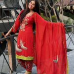 Prabh Grewal Instagram – Ni mainu Heere Heere aakhe, 
Maaye ni munda Lambhda da…♥️
.
.
Outfit: @sui_dhaga_by_kiran 

#prabhgrewal #prabhgrewalofficial