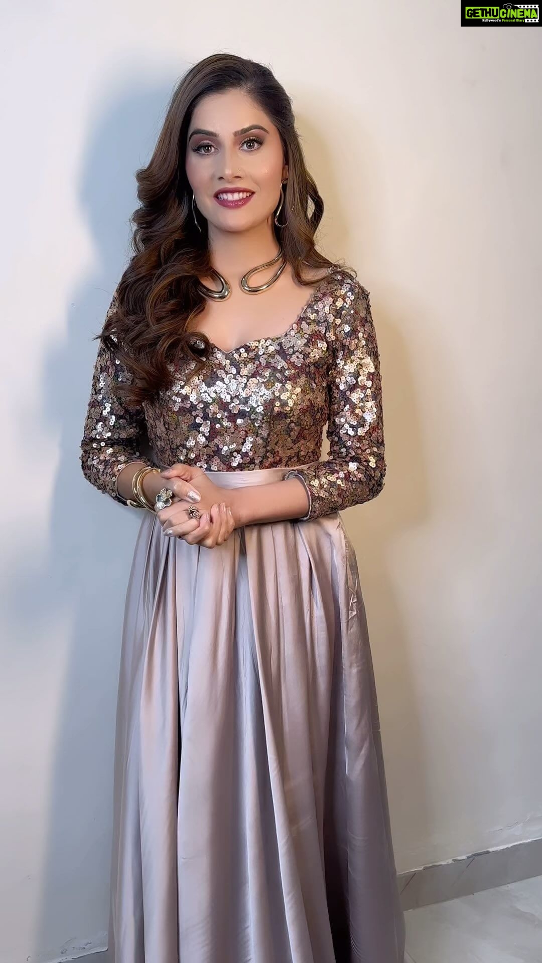 Prabh Grewal Instagram - a Beautiful Day with the Talented punjabi Actress, @prabhgrewalofficial Grateful to be part of her Permier night @chidiyandachamba_ chidiya and share in her warmth. it’s moments like these that make special. ! 🥹 thanks for appreciating my work .. . Mua - @dishamalhotra_artist @makeupby_harmeetkaur Hair - @mustafa_hair_artist786 Outfits- @monasstudio #bestmakeupartistchandigarh