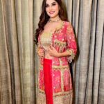 Prabh Grewal Instagram – 💖💖
👗 @studioa_byanu 
💄 @parulsainimakeovers 
💆‍♀️ @ajayhairandmakeupartist 
Event by @aslovich_india 
 #prabhgrewal #prabhgrewalofficial