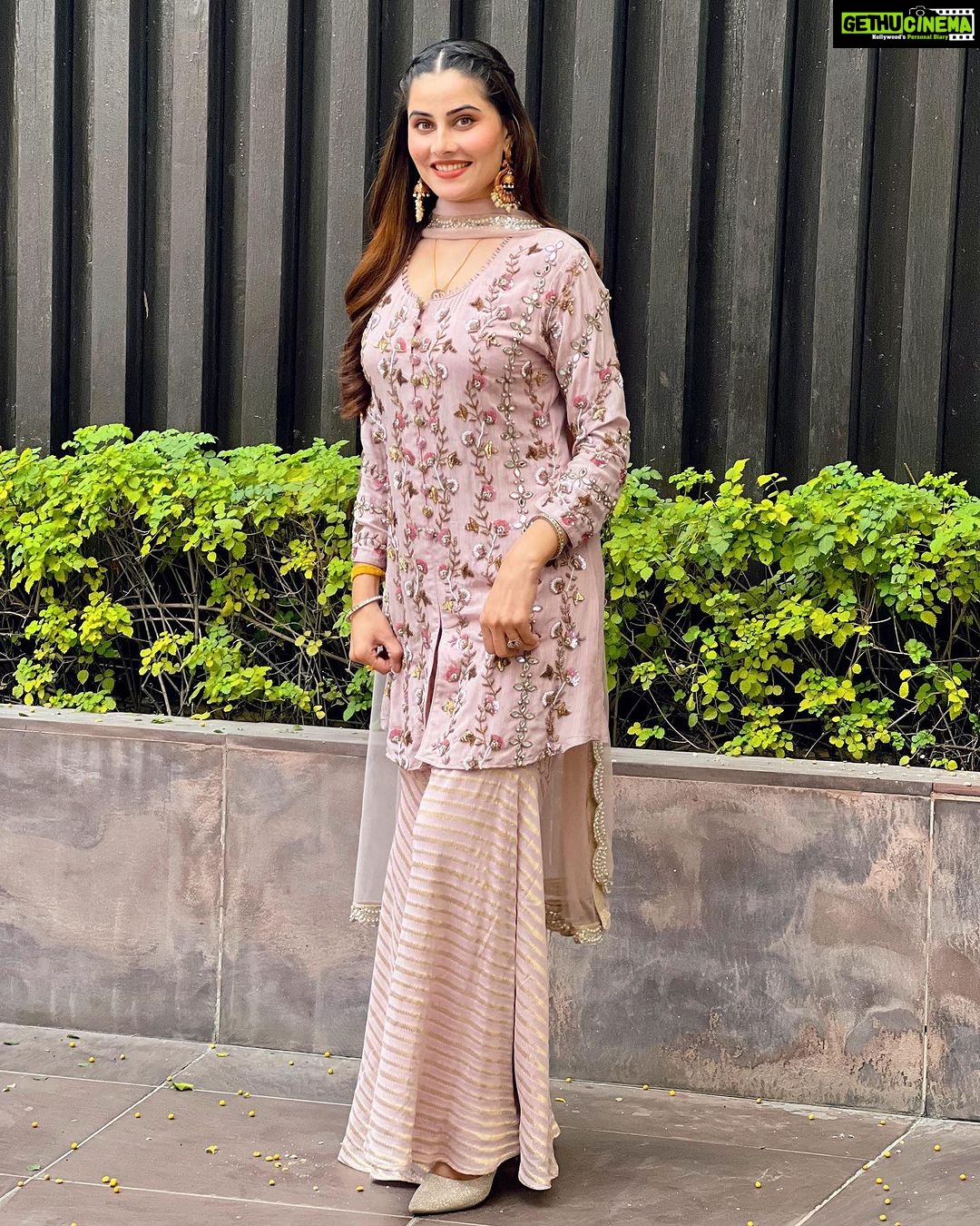 Prabh Grewal Instagram - 🌹🌹 Wearing @studioa_byanu #prabhgrewal #prabhgrewalofficial