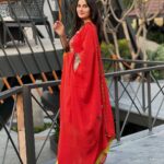 Prabh Grewal Instagram – Ni mainu Heere Heere aakhe, 
Maaye ni munda Lambhda da…♥️
.
.
Outfit: @sui_dhaga_by_kiran 

#prabhgrewal #prabhgrewalofficial