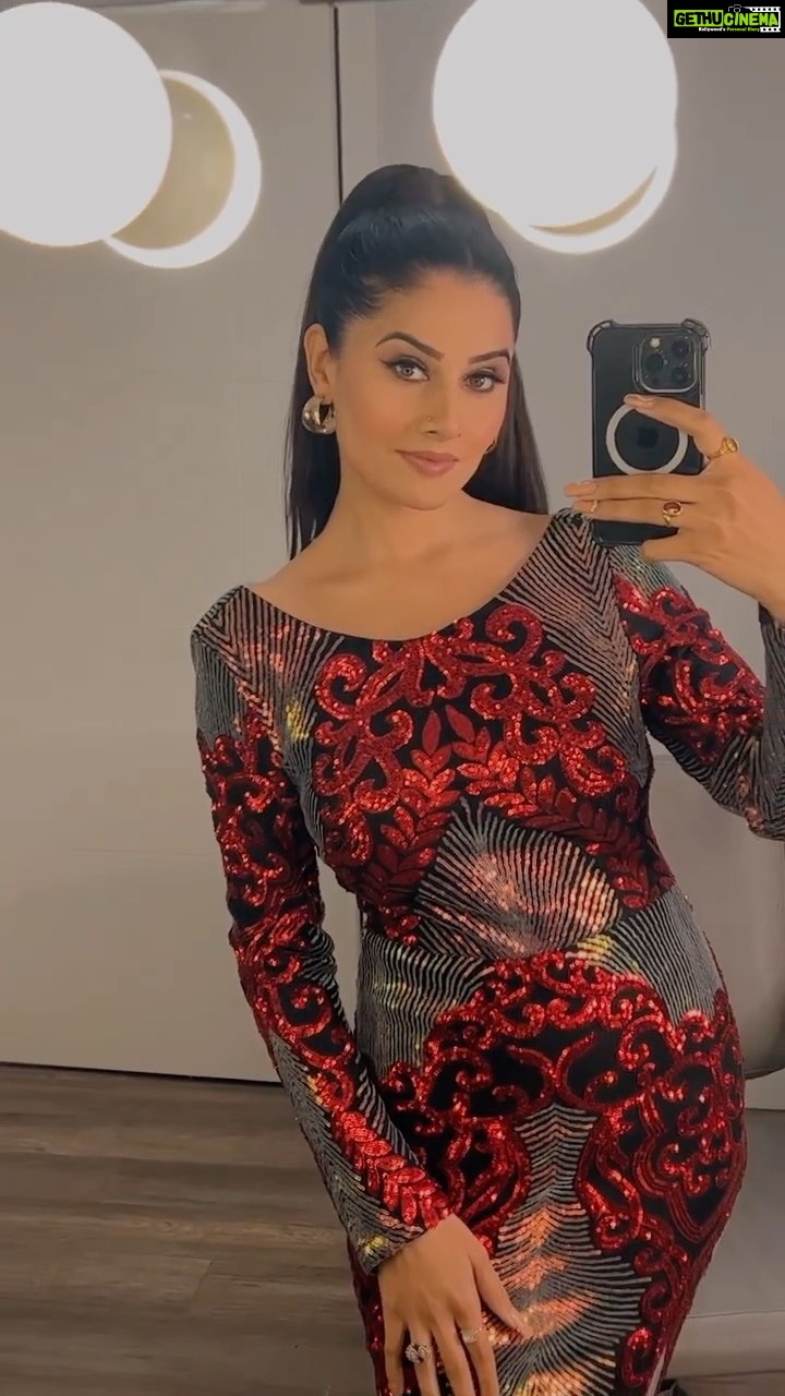 Prabh Grewal Instagram - "Behind every successful woman is Herself " 💫♥️ #prabhgrewal #prabhgrewalofficial Melbourne, Victoria, Australia