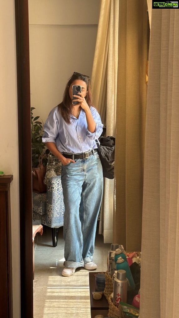 Prajakta Koli Instagram - Dressing more and more like baba from the 90’s!🥹