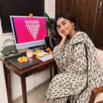 Prajakta Koli Instagram - Gave my thanks to everything that has given me so much for so many years. Thank you. 💜 Shubha Dasra saglyanna! Dassain ko hardik subhakaamana! 🪔 ✨