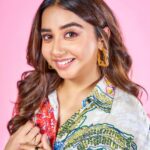 Prajakta Koli Instagram - 🌸 …. Makeup and hair - @shrushti_birje_28 @makeupandhairby_netra Styled by - @aakrutisejpal 📸 - @akshay_26 …. Outfit - @saakshakinni Jewellery - @zohra_india