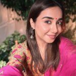 Prajakta Koli Instagram - Thanking Bappa for giving me a life where I get to spend the day at @unitednations making conversations about climate action, gender equity, partnerships, finance and storytelling. So grateful to have a voice and a platform in influential rooms. Thank you @youtube !💜 Also, dressed up extra happy for Ganesh Chaturthi!🙏 ….. Outfit by @drzya_ridhisuri Jhumkas by @sangeetaboochra United Nations