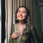 Prajakta Koli Instagram - What a mehendi cha cone yaar.