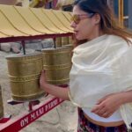 Pranati Rai Prakash Instagram - It’s truly been a wonderful day! Rather the entire week! I feel immensely grateful. 🙏🌸 I visited the ‘Pathar Sahib’ gurudwara where Guru Nanak Sahib meditated 1515-‘18; went rafting at Sangam; met a guru at the Spituk monastery…and visited the Kali mandir…and here’s being super fast at updating! Well, today is my last day here…will miss it all! 🤍