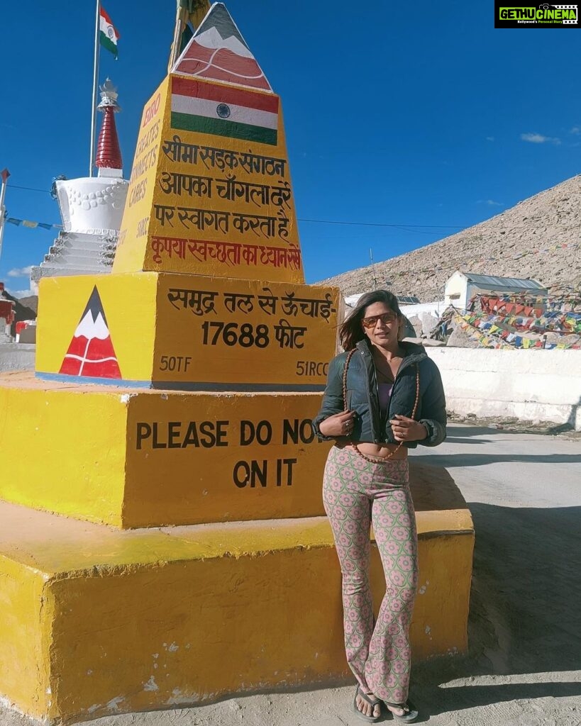 Pranati Rai Prakash Instagram - Just a girl who loves having coffee, making friends on the go, exploring the new and dressing up colourful and florals, oh yeahhh! 👻💕 #solotrip #ladakh #traveldiaries Leh Ladakh - The Land of High Passes
