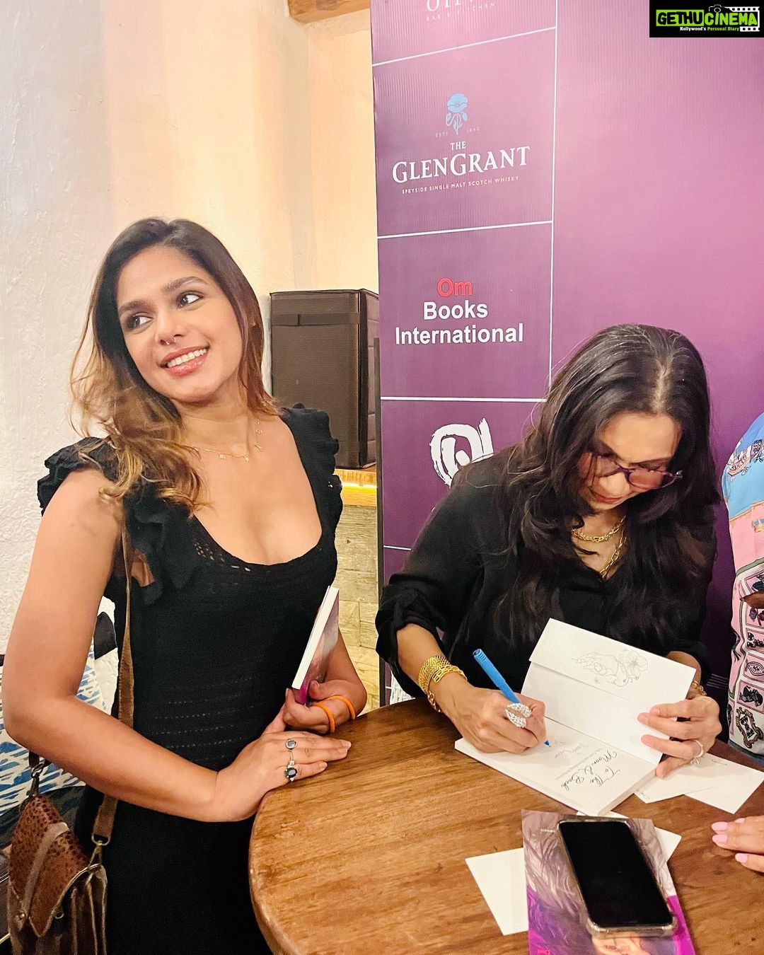 Pranati Rai Prakash Instagram - At @mariagorettiz’s ‘To The Moon and Back’ book launch. She’s one of the finest humans I know in the city and can’t wait to read what she’s shared about life, love and everything in-between. Also met @naseeruddin49 sir, well, happened to get a picture this time. 🤍 Olive Bar & Kitchen
