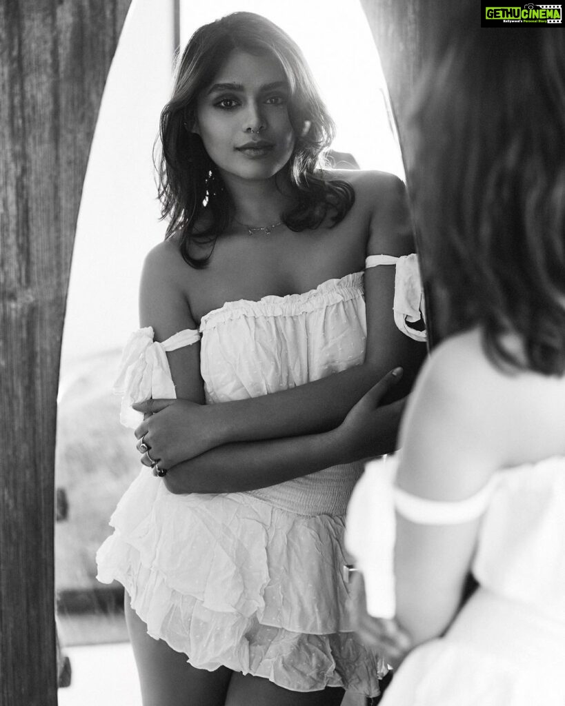 Pranati Rai Prakash Instagram - When I look into the mirror, I want to feel good about the person I’m becoming! :) Captured by @shotbynuno 🤍