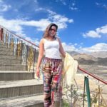 Pranati Rai Prakash Instagram - It’s truly been a wonderful day! Rather the entire week! I feel immensely grateful. 🙏🌸 I visited the ‘Pathar Sahib’ gurudwara where Guru Nanak Sahib meditated 1515-‘18; went rafting at Sangam; met a guru at the Spituk monastery…and visited the Kali mandir…and here’s being super fast at updating! Well, today is my last day here…will miss it all! 🤍