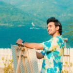 Pravisht Mishra Instagram - Here’s a sneak peak from ‘Tere Dil Tak Aana Hai’ ♥️👀 Full song releasing on 12th October at 11am on @voila_digi ♥️🎥 Starring: @pravisht_m & @bindass_kavya Singer: @saaj__bhatt Composer & Lyricist: @sanjeevchaturvedi_music Director: @director_niteshtyagi Special Thanks: @karishma2591 Producers: @girishjain_venus & @vinit_jain Label: @voila_digi