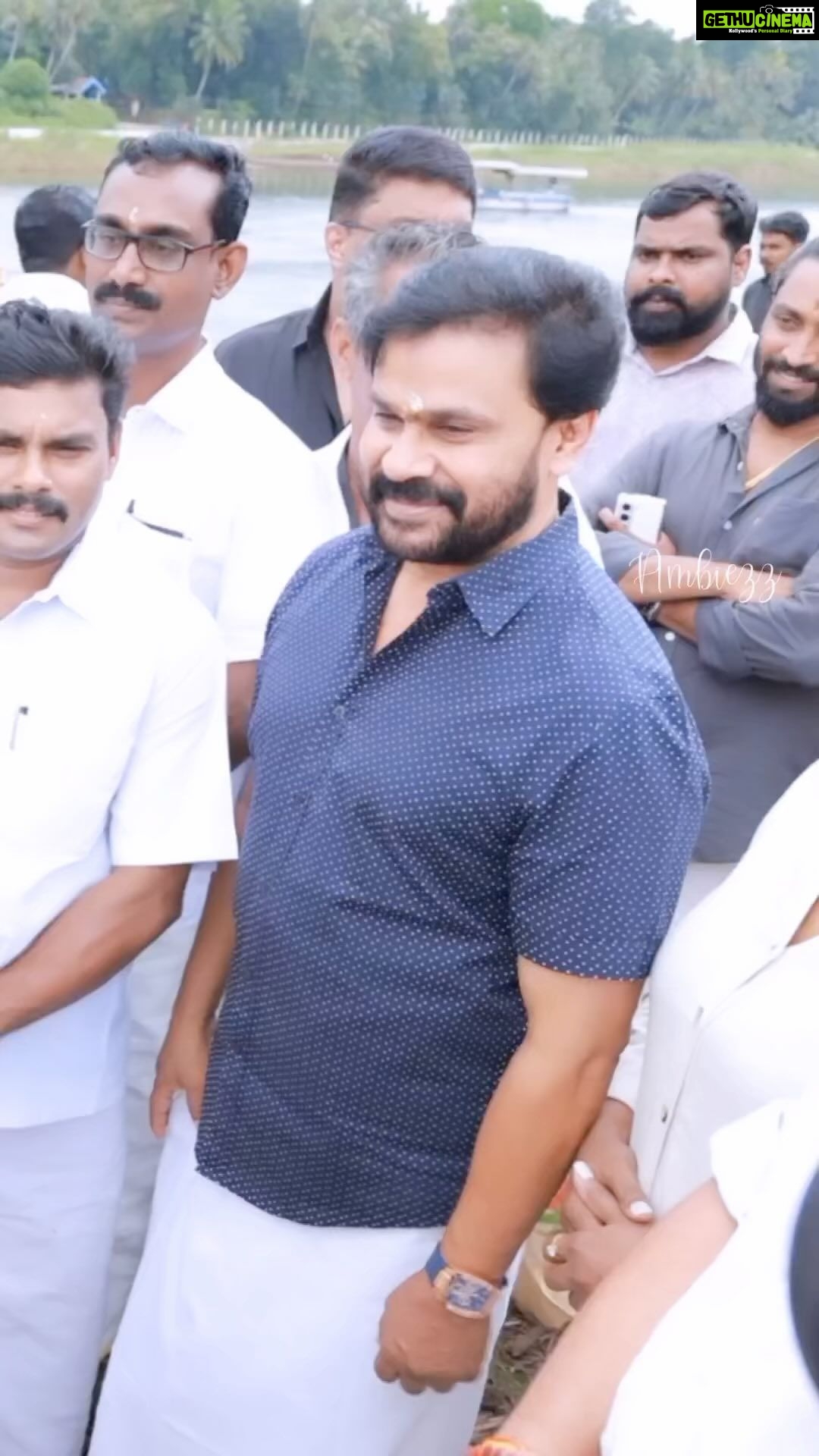 Premi Viswanath Instagram - ആറന്മുള വള്ളസദ്യ , ദിലീപേട്ടനൊപ്പം #dileep #actordileep #dileepfansclub #dileepfanskerala #vallasadya Aranmula Parthasarathy Temple