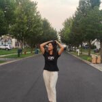 Priya Marathe Instagram - Serial chiller 😎 pc @shanaiashrotri Chicago