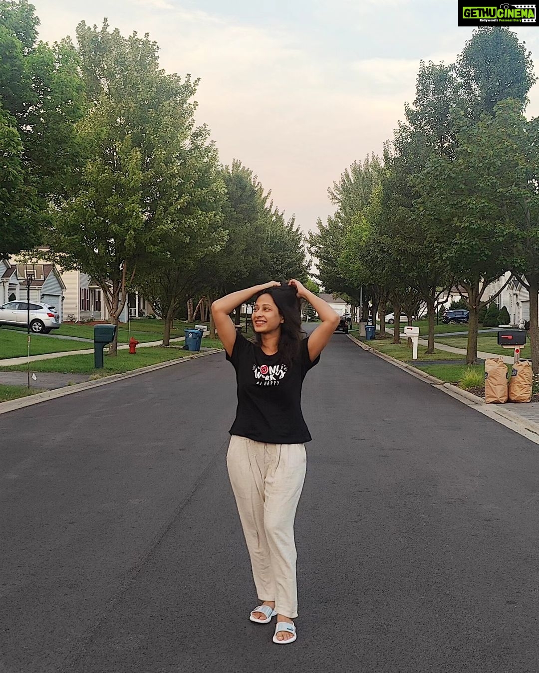 Priya Marathe Instagram - Serial chiller 😎 pc @shanaiashrotri Chicago