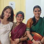 Priya Marathe Instagram - "संगीत देवबाभळी " अविस्मरणीय अनुभव.. @shubhangisadavarte @manasijoshi7 u girls r outstanding performers (I can't find a appropriate adjective to describe wat I feel about u).. I think my tears said it all.. @navnathprasadkambli thank u fr giving this masterpiece! Thank God i didn't miss it! तुम्ही ही miss करू नका.. मोचके shows राहिले आहेत.. #masterpiece #marathiplay #marathitheatre #richnessofmarathitheatre