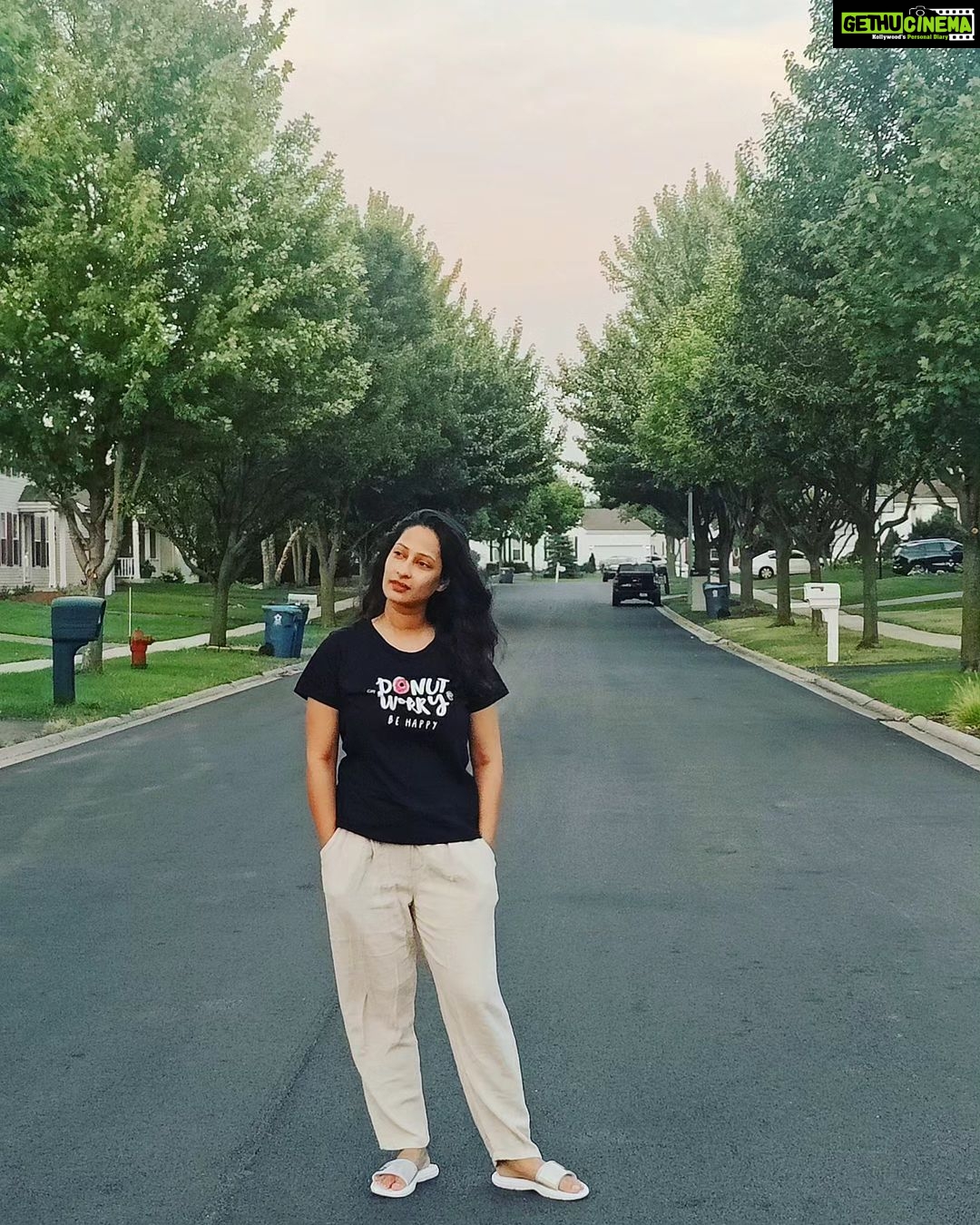 Priya Marathe Instagram - Serial chiller 😎 pc @shanaiashrotri Chicago