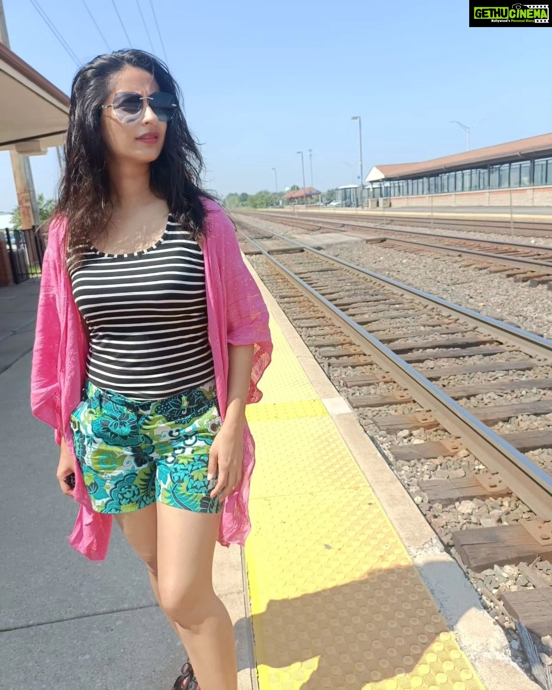 Priya Marathe Instagram - Chicago Metro with mitron.. Pc @petherahul