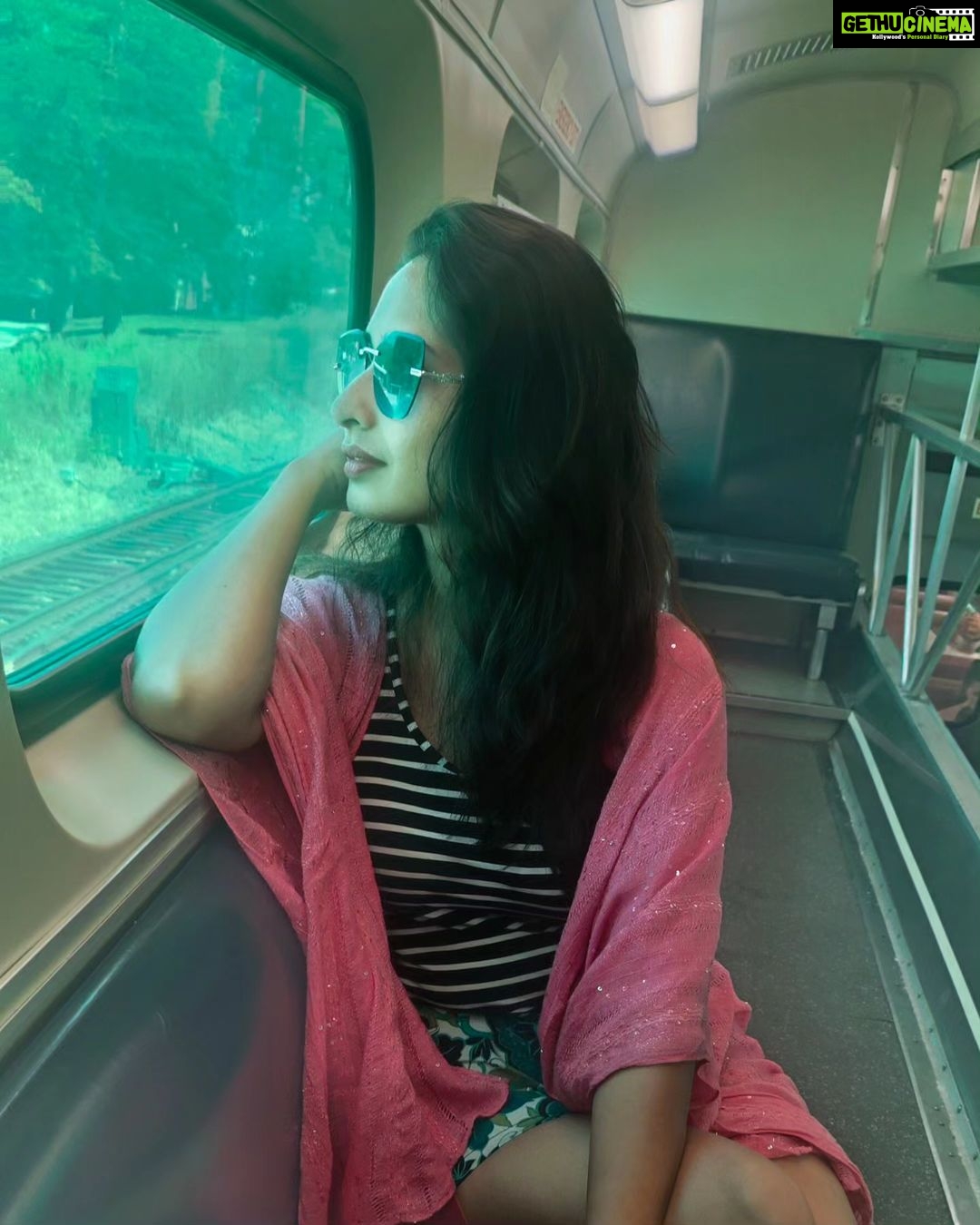 Priya Marathe Instagram - Chicago Metro with mitron.. Pc @petherahul