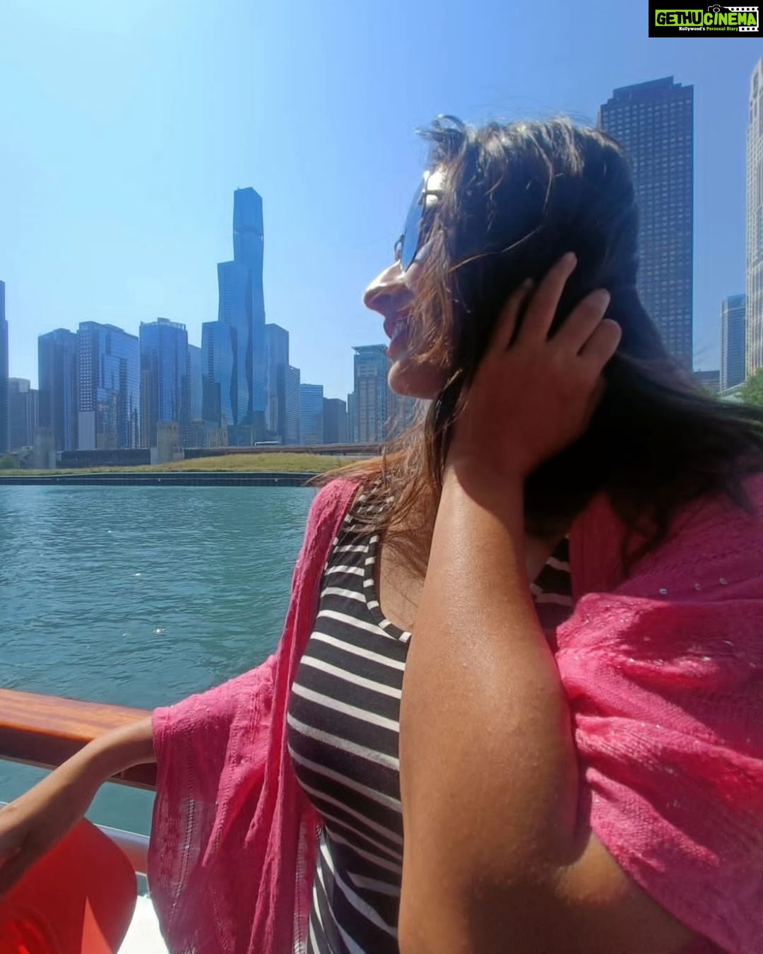 Priya Marathe Instagram - Chicago Metro with mitron.. Pc @petherahul