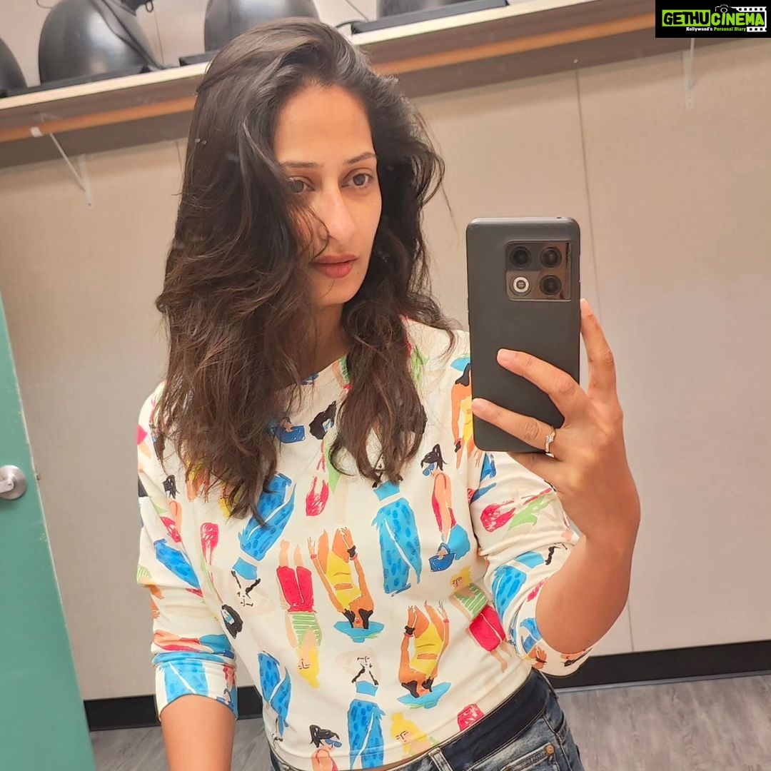 Priya Marathe Instagram - First show successfully done in San Mateo - performing art centre.. Thank you so much for being soo nice .. Loved performing for u.. 💯 On to the nxt..