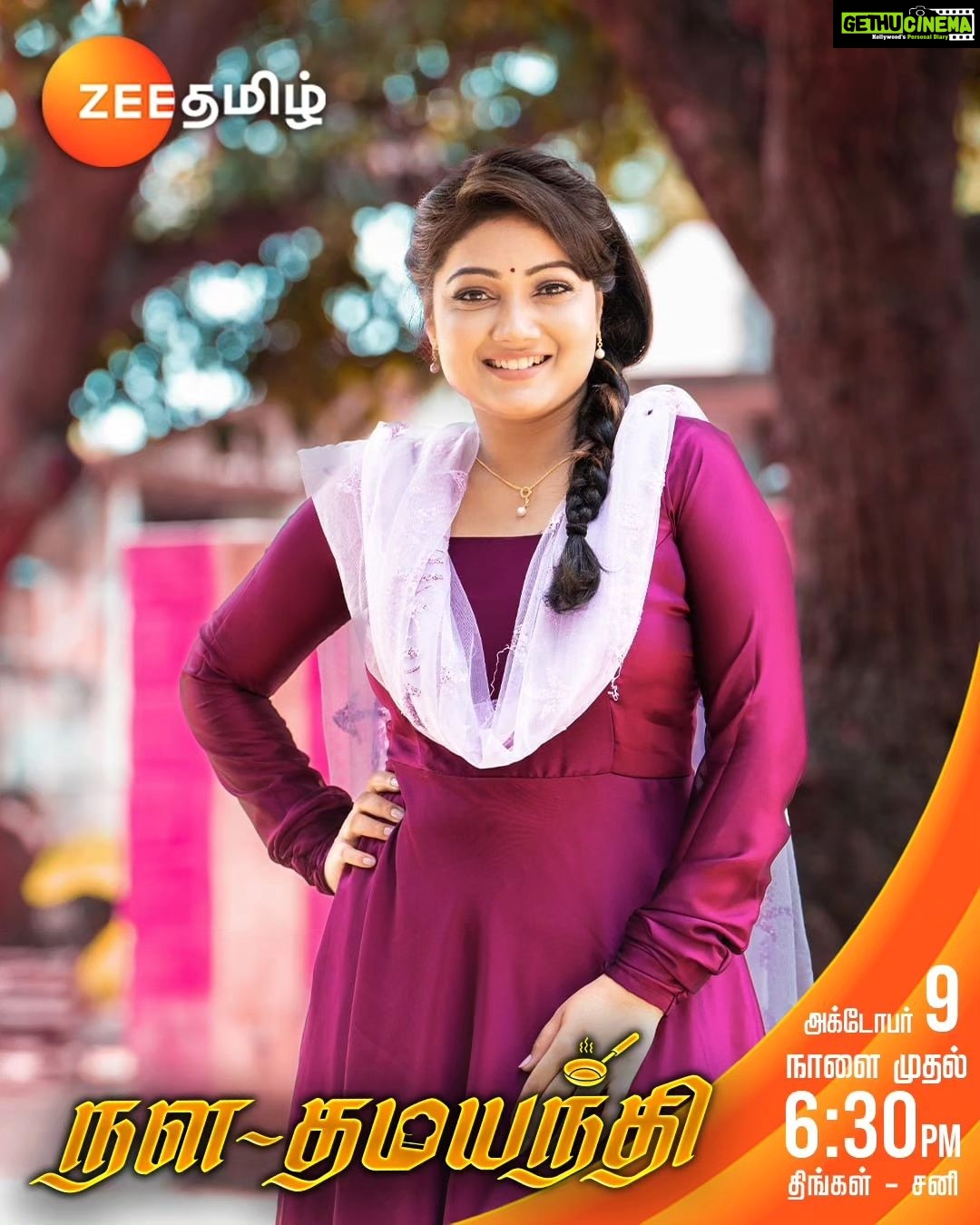 Priyanka Nalkari Instagram - அப்புறம் எதுக்கு Waiting-u.. Reminder-ah Set பண்ணு Enjoy பண்ணு...!!! 😍😍 நாளை முதல் | நளதமயந்தி | திங்கள் - சனி | மாலை 6.30 மணிக்கு. #NalaDamayanthi #NewSerial #PriyankaNalkari #Damayanthi #Nanda #Nalan #ZeeTamil