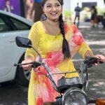 Priyanka Nalkari Instagram - #smile #behappy #strongwomen #damayanthi #naladamayanthi #roja #seetha #nalkarpriyanka #priyankanalkari #favcolour😍 #lemonyellow Outfit @tag_a_clothing_brand
