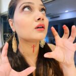 Priyanka Nalkari Instagram - #allaboutlastnight #halloween #halloweenparty #kl #happyweekend #lens #grey #makeup #nun #selfies #couplegoals #actress #partyallnight #poser #scary
