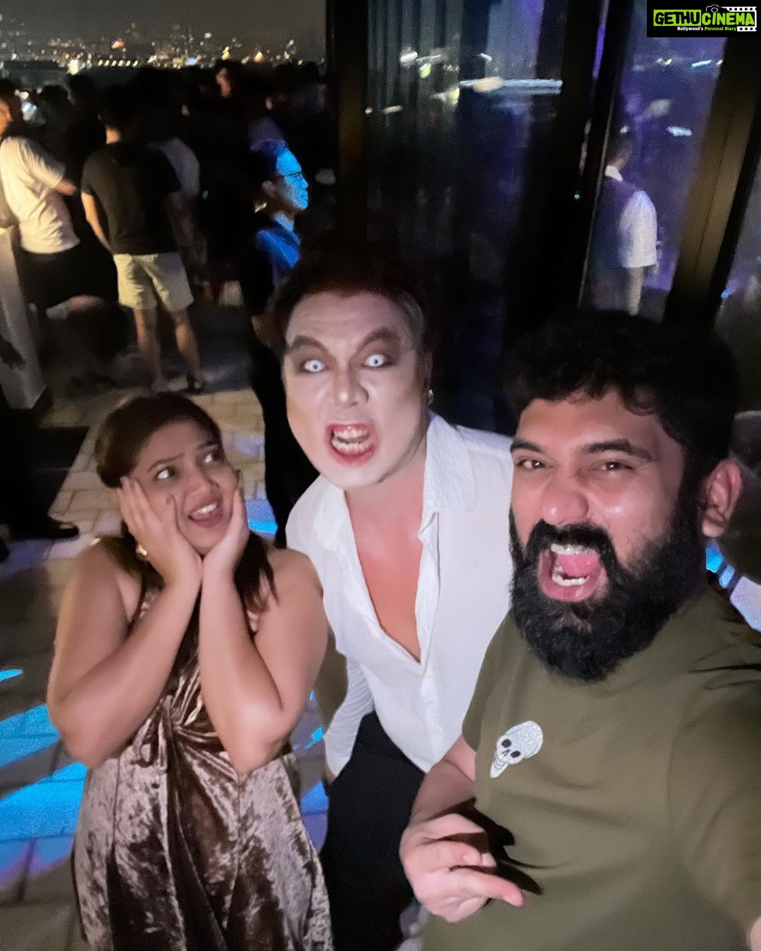 Priyanka Nalkari Instagram - #allaboutlastnight #halloween #halloweenparty #kl #happyweekend #lens #grey #makeup #nun #selfies #couplegoals #actress #partyallnight #poser #scary