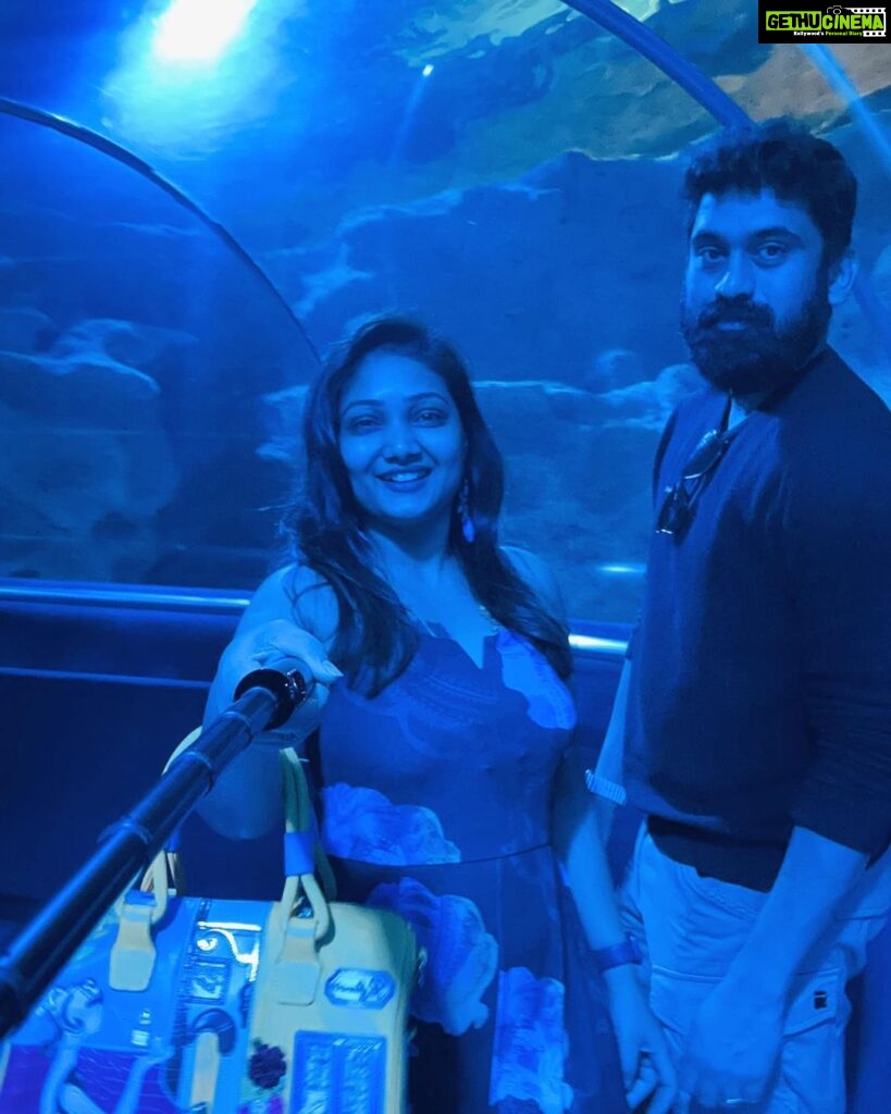 Priyanka Nalkari Instagram - #aquarium #kl #kualalumpur #lovefishes #blue #couplegoals #happyweekend #jumpsuit #selfies #malaysia #fun #happy #wifeylife #actresslife #teluguamayi #tamilactress #indian #instagram #instamood Aquarium KL Tower