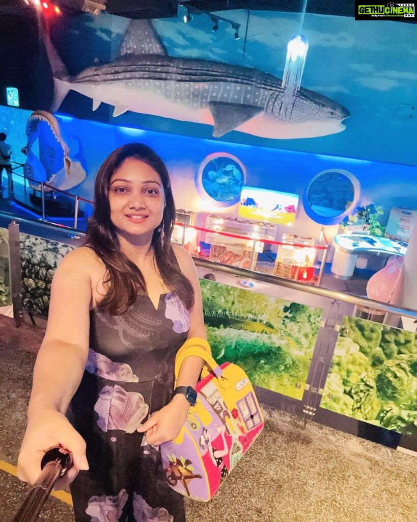 Priyanka Nalkari Instagram - #aquarium #kl #kualalumpur #lovefishes #blue #couplegoals #happyweekend #jumpsuit #selfies #malaysia #fun #happy #wifeylife #actresslife #teluguamayi #tamilactress #indian #instagram #instamood Aquarium KL Tower