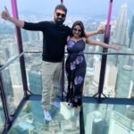 Priyanka Nalkari Instagram – #kltower #skydeck #posers #couplegoals #malaysia #outing #love #life #actresslife #smilesformiles #hapoyweekendeveryone🌸🌷☺️💕 Skydeck KL Tower