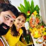 Priyanka Nalkari Instagram - | VINAYAKA CHATURTHI SHUBAKANKSHALU 😊🙏🏻🌸 #happyvinayakachavithi #festivalvibes #vinayakudu #vinayagar #ganesha #ganapathi #feelingblessed #couplegoals #wifenhusband #instagram My outfit @rdm_collections90 ❤️
