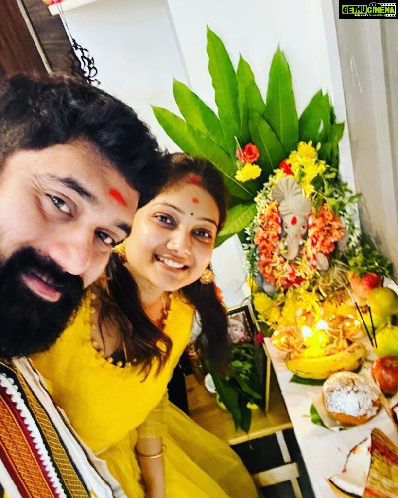 Priyanka Nalkari Instagram - | VINAYAKA CHATURTHI SHUBAKANKSHALU 😊🙏🏻🌸 #happyvinayakachavithi #festivalvibes #vinayakudu #vinayagar #ganesha #ganapathi #feelingblessed #couplegoals #wifenhusband #instagram My outfit @rdm_collections90 ❤