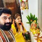 Priyanka Nalkari Instagram - | VINAYAKA CHATURTHI SHUBAKANKSHALU 😊🙏🏻🌸 #happyvinayakachavithi #festivalvibes #vinayakudu #vinayagar #ganesha #ganapathi #feelingblessed #couplegoals #wifenhusband #instagram My outfit @rdm_collections90 ❤️