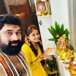 Priyanka Nalkari Instagram - | VINAYAKA CHATURTHI SHUBAKANKSHALU 😊🙏🏻🌸 #happyvinayakachavithi #festivalvibes #vinayakudu #vinayagar #ganesha #ganapathi #feelingblessed #couplegoals #wifenhusband #instagram My outfit @rdm_collections90 ❤️
